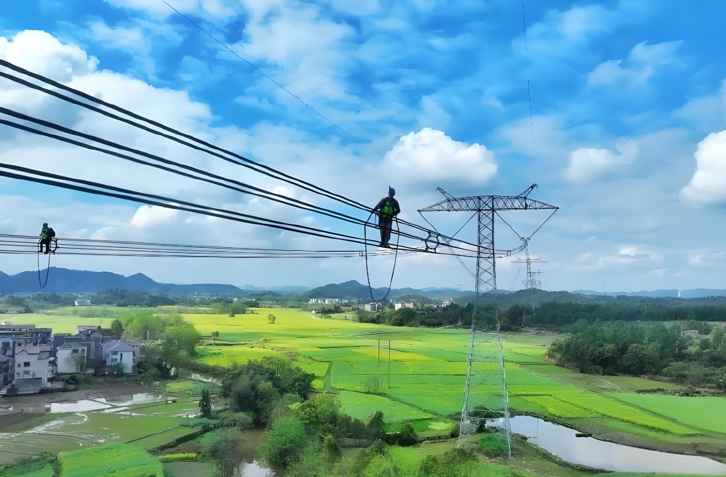 Flying Man Empowers ±1100 kV Line Maintenance